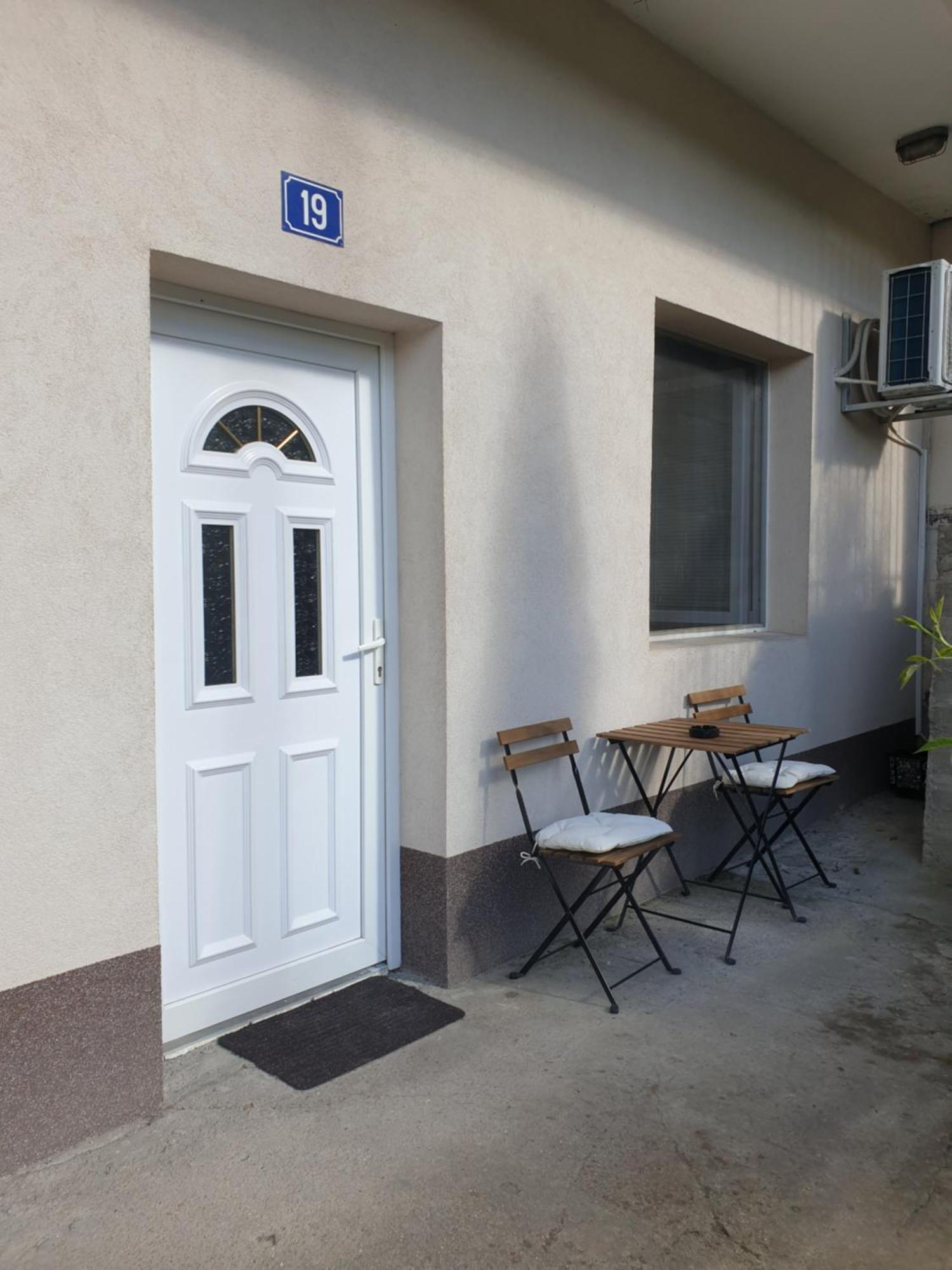 פוצ'ה Novi Apartman 19 מראה חיצוני תמונה